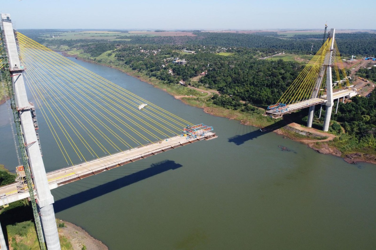 Faltam 100 metros para conexão das duas margens da Ponte da Integração, entre o Paraná e o Paraguai